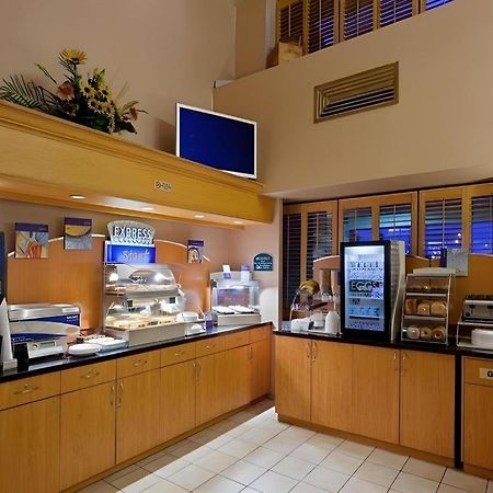 Holiday Inn Express Toronto East - Scarborough By Ihg Exterior foto