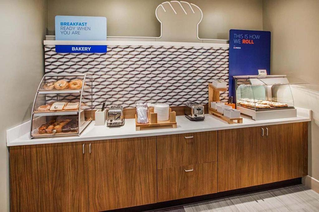Holiday Inn Express Toronto East - Scarborough By Ihg Exterior foto