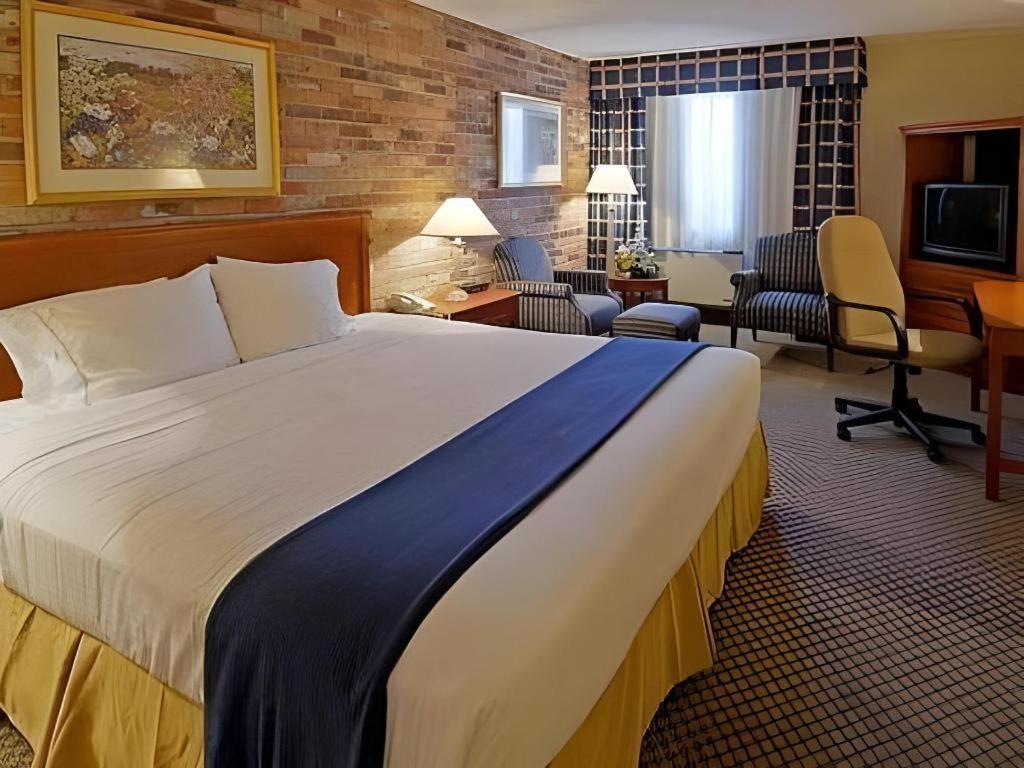 Holiday Inn Express Toronto East - Scarborough By Ihg Exterior foto