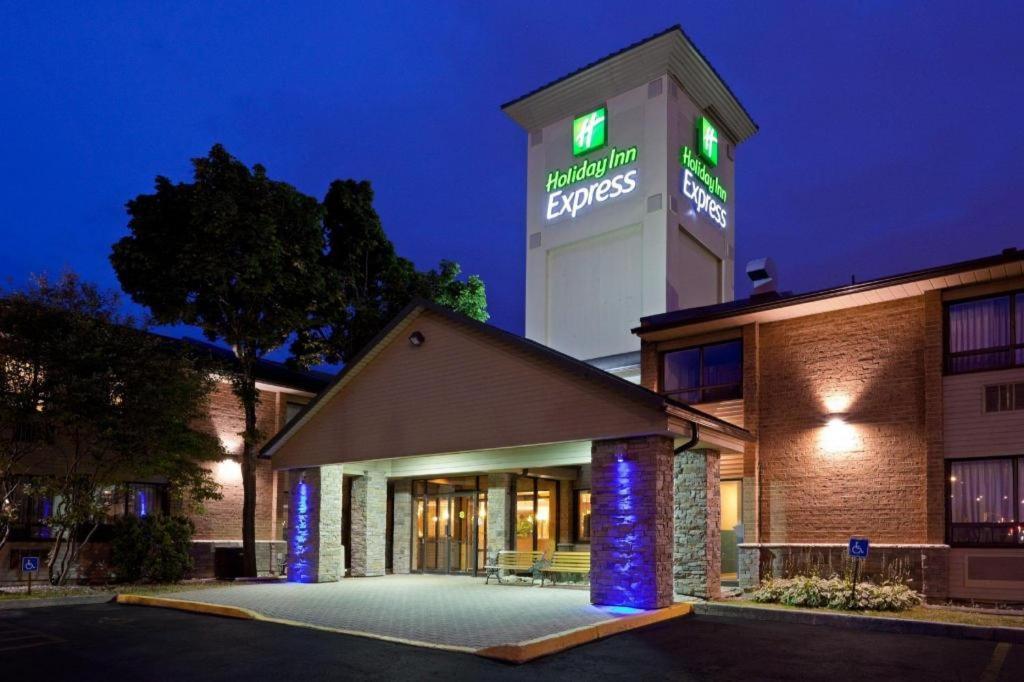 Holiday Inn Express Toronto East - Scarborough By Ihg Exterior foto